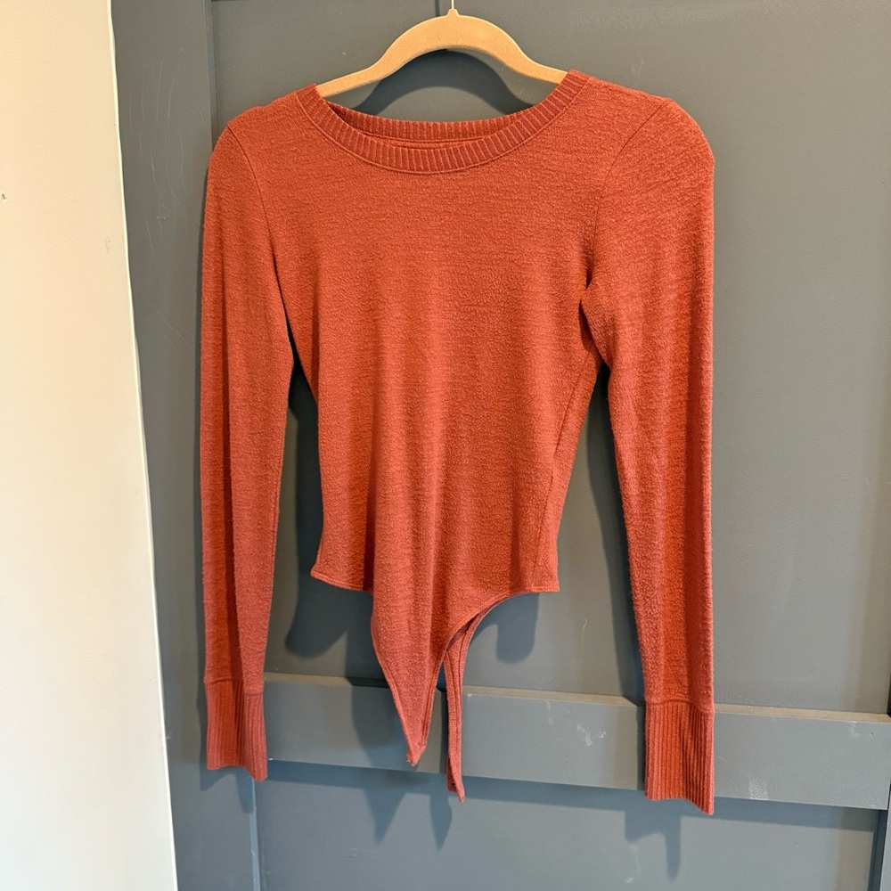 Soft a&f thin sweaatwr bodysuit - rust colored